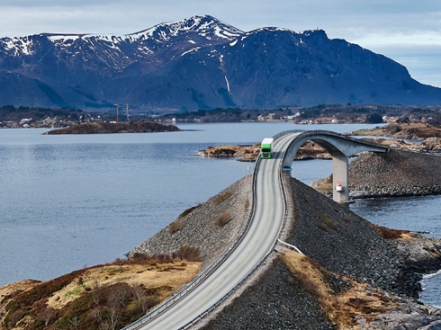 ȫ�򽻸����״γ�100,000�v��˹���၆2024���(b��o)����