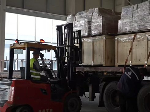 �ɹ���܇KD�M���׺�Խ���������(zh��n)���~�����P(gu��n)�IһС����