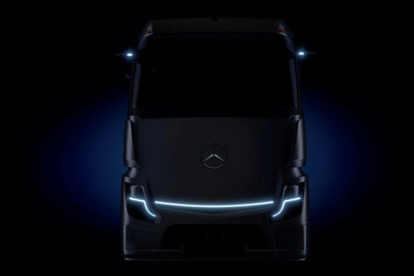 �D1. ÷ِ��˹-���YeActros LongHaul��늄��L;��܇������9��IAA���H����܇չ.jpg