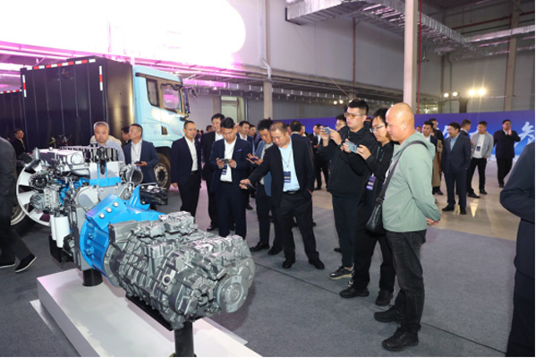 10.���ߺ����������܇֮�ѣ��H������Դ�I(l��ng)�� ��������ؿ�&ldquo;�ǅR&rdquo;Ʒ���_���¼o(j��)Ԫ(1)1327.jpg