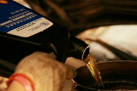 �C���Ј�Ⱥ�۠���  С�����н̕��㿨܇�C������x