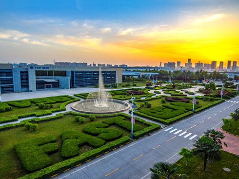 ��ʿ�صġ��p����(zh��n)�ۡ���һ߅���˼��g(sh��)�ߵأ�һ߅���o(h��)��(chu��ng)�½���